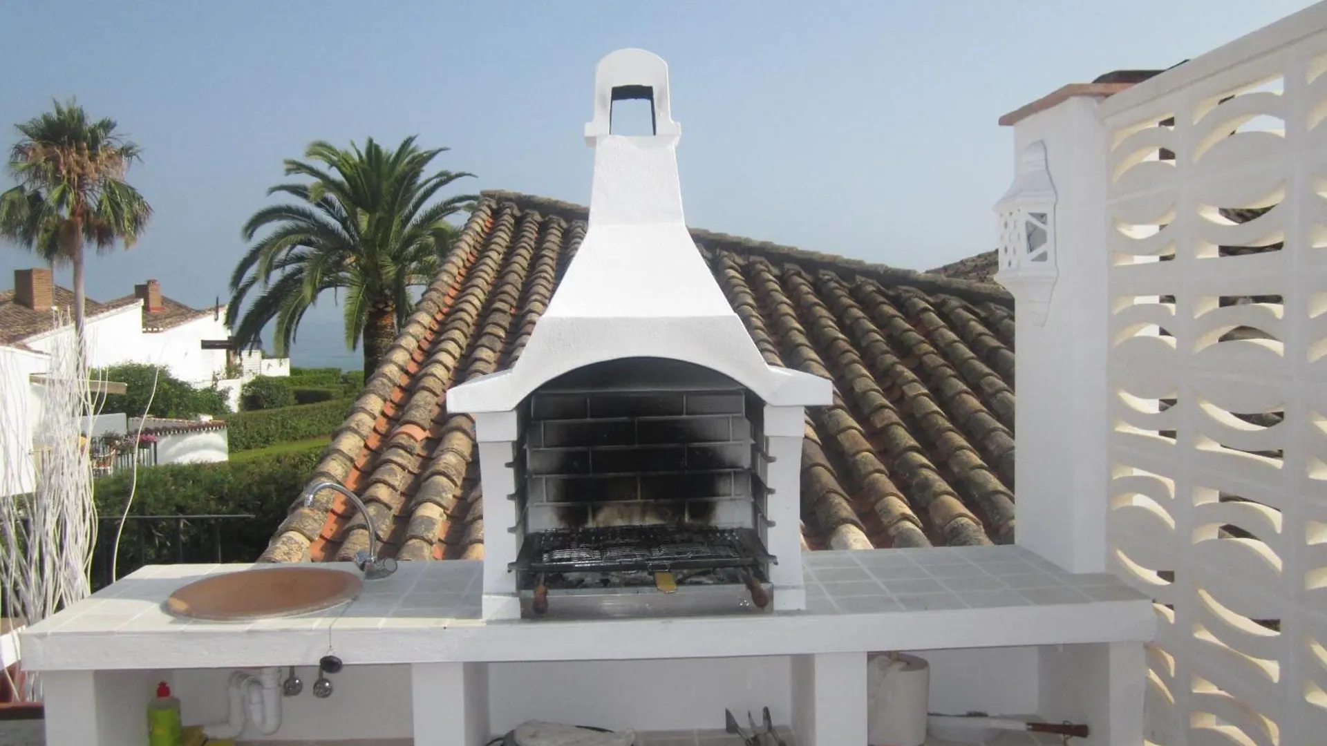 Σπίτι διακοπών Beachfront Townhouse With Spectacular Seaview Εστεπόνα