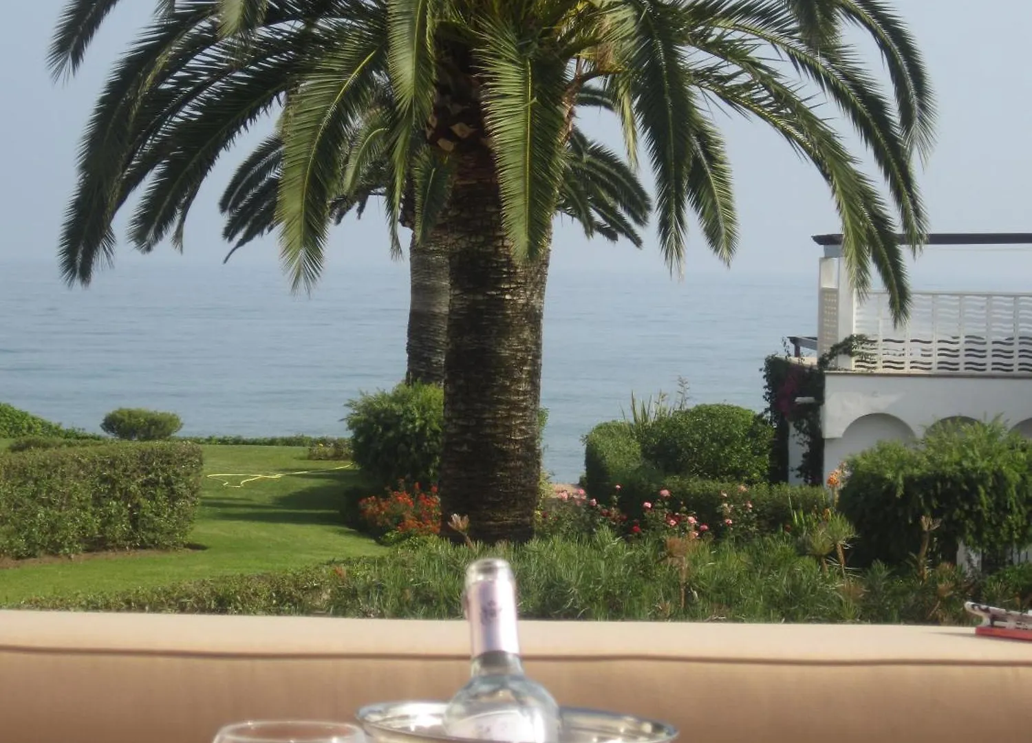 Beachfront Townhouse With Spectacular Seaview Εστεπόνα 0*,